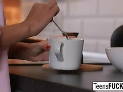 plantureuse adolescent lana voir obtient elle gros seins showered avec sperme plantureuse adolescent lana voir obtient elle gros seins showered avec sperme