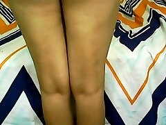 khubsorat chikni taangain