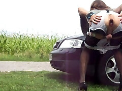 Baisée en voiture Baisée en voiture