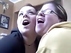 Guy has a threesome with 2 fat nerdy usa girls