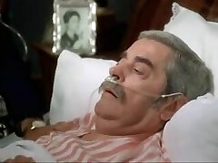 sensuelle infirmière (1975)