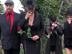 French mature woman in stunning stockings got deep anal