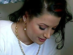 cul chaud blonde et cheveux noirs étudiante gode baise sous la douche