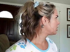 belle-fille aux gros seins encrée en nylons pov baisée