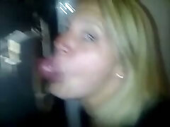 Amateur Gloryhole dans des Toilettes Publiques Amateur Gloryhole dans des Toilettes Publiques