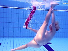 Russian hot stunner Elena Proklova swims naked