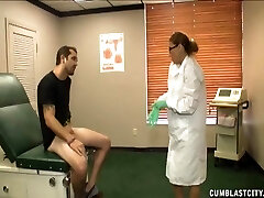 médecin coquine aux tétons percés fait plaisir à la bite de son patient médecin coquine aux tétons percés fait plaisir à la bite de son patient