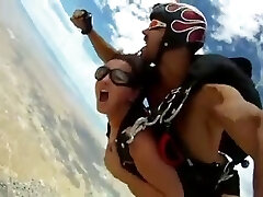 Сексуальные прыжок с парашютом
