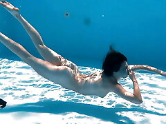 Super Hot Chick In Public Swimming Pool All Alone And Wet