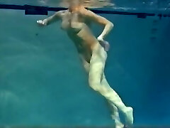 chick underwater aqb4 pt5