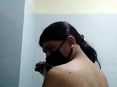 la transsexuelle la plus chanceuse obtient le sperme de la personne la plus étrange quand elle se connecte dans une chambre d'hôtel