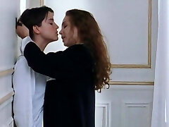 claire keim et agathe de la boulaye lesbiennes scènes d'amour