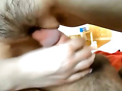 baiser ma copine avec toute la passion que j'ai jusqu'à ce qu'elle gicle