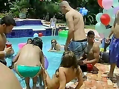Pool-Party-Orgie