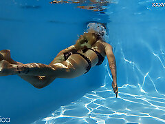 Tattooed stunner Mimi Cica swimming in the pool nude