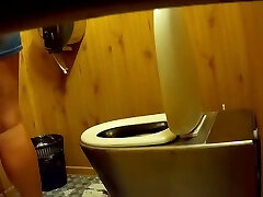 versteckte kamera auf oeffentlicher toilette!