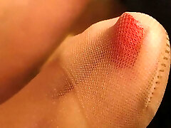 me puse roja...cerca de los dedos de los pies de nylonteazer