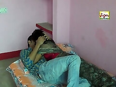 une belle bombasse indienne à la peau foncée veut une romance avec son petit ami une belle bombasse indienne à la peau foncée veut une romance avec son petit ami