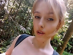 un viaje al bosque, completamente desnudo!