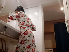 Fingered her vag while brushing her teeth