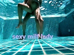 sexe sous-marin en public, les gens regardent