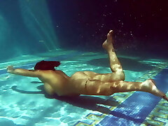 heidi van horny won & #039;t vous décevoir au bord de la piscine