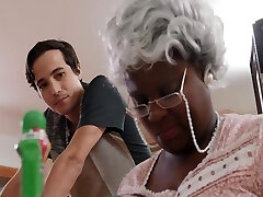 noemie bilas et ricky spanish ont décidé de séduire grand-mère