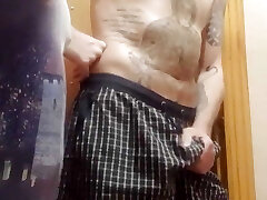 I came to visit a friend and fapped off my man meat in front of her