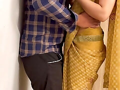 Bhabhi boned with Salesman