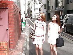 une japonaise se fait lécher les pieds puis baiser par une énorme bite une japonaise se fait lécher les pieds puis baiser par une énorme bite