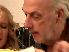 92.grand-père vieux adolescent homme adolescent fille