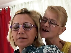 les fans de mamelons venez voir mon profil les fans de mamelons venez voir mon profil