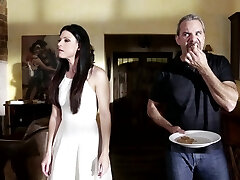 la femme aux tétons percés carter cruise aime se faire baiser