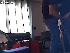 j'ai surpris mon mari en train de tricher avec la femme des voisins missionnaire debout