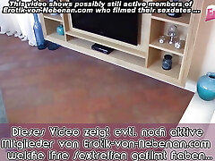 une ado blonde mince allemande fait une pipe à un homme laid