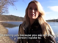 Kinky blonde chaudasse avec assez butin de nice est ramassé pour pipe