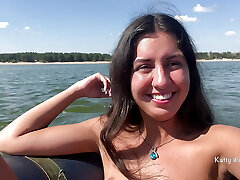 fait l'amour dans un bateau en plein milieu du lac