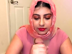 Sneaky stepfather gets blowjob from beautiful Muslim daughter.