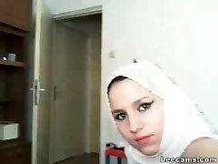Teen arab girl wanking with dildo