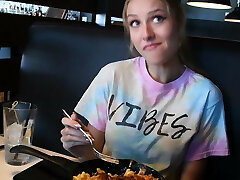 Preciosa anglosajona peeing, urinating, piss