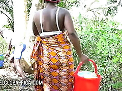 Black housewife wants a quickie instead of washing