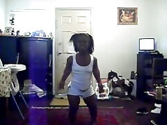 Thick black midget shakes her superb arse better than any other woman