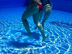 nice legs in the pool