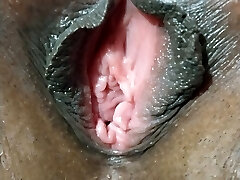 Bedroom malkin ki chudai kirayedaar ne apne bedroom ke andar ki