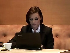 Fabuleux Cuni, Brunette sex video