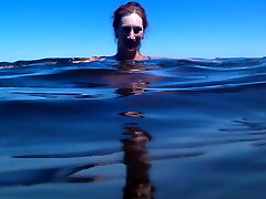 pod wodą (bikini)