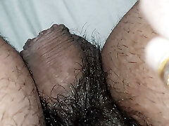 Step mother hand slip on step stepson leg close to his dick in bed