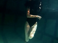 Polcharova stipping and luving underwater swimming