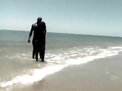 une ado brésilienne ébène baisée sur la plage par la bbc