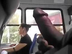 masturbación pública en un autobús que le convierte en